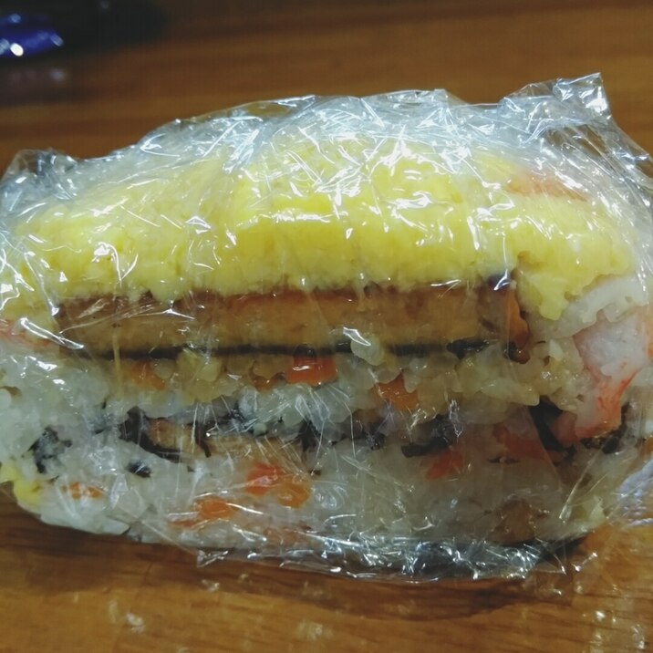 ふんわり卵の五目押し寿司!